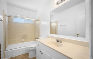 2 beds, 1 bath, 800 sqft, $1,900, Unit 7