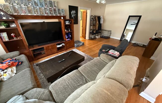 1423-35 Martha Washington Dr.