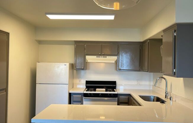 2 beds, 2 baths, 902 sqft, $1,839, Unit L3