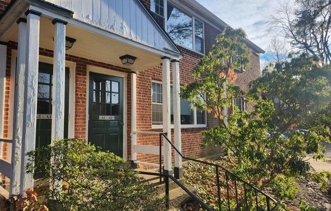 2 beds, 1 bath, 897 sqft, $2,335, Unit A-03