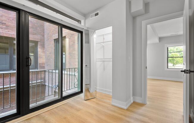 3 beds, 1 bath, 524 sqft, $2,250, Unit 1552-2F