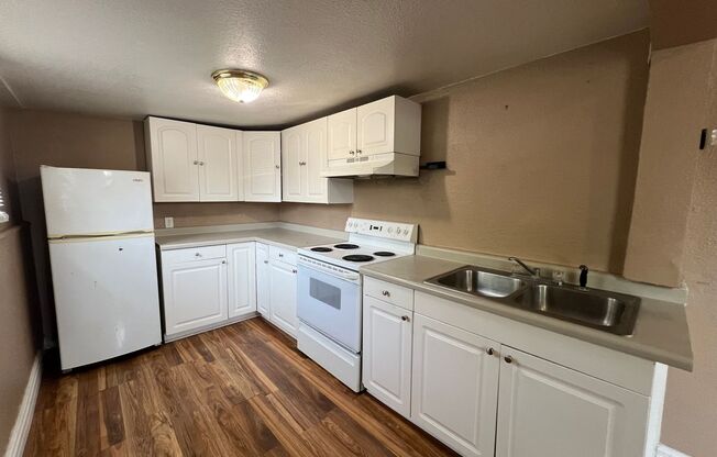 2 beds, 1 bath, $1,150, Unit A926 - Upper