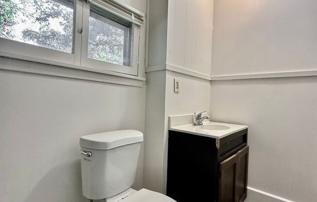 2 beds, 1 bath, $995