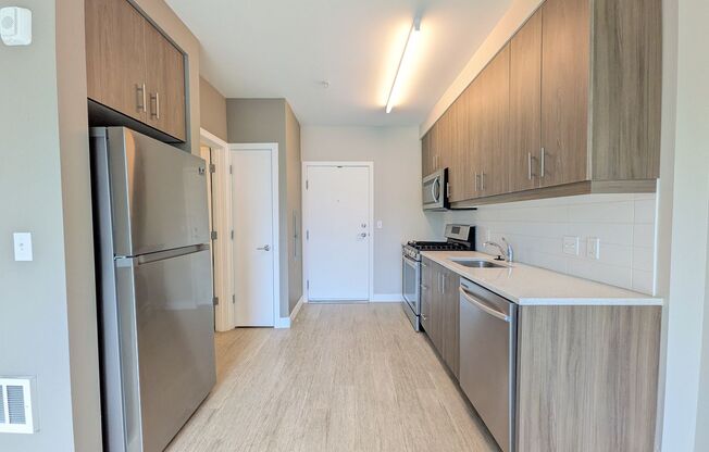 Studio, 1 bath, 400 sqft, $1,300, Unit 321