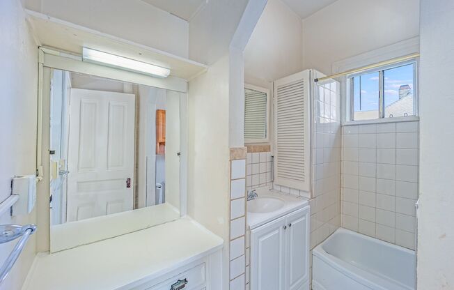 Studio, 1 bath, $1,750, Unit 1014 Walnut St. #B - LU