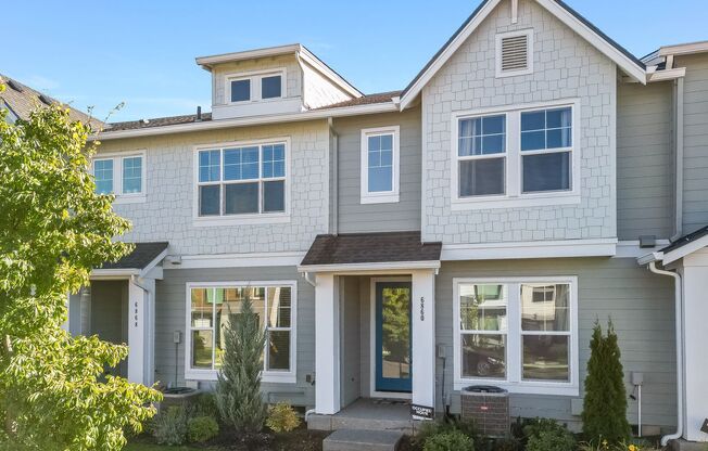 Beautiful 3 bed, 3 bath rental home in Reed's Crossing Neighborhood!