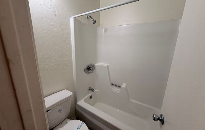 1 bed, 1 bath, 570 sqft, $899, Unit 16621-19