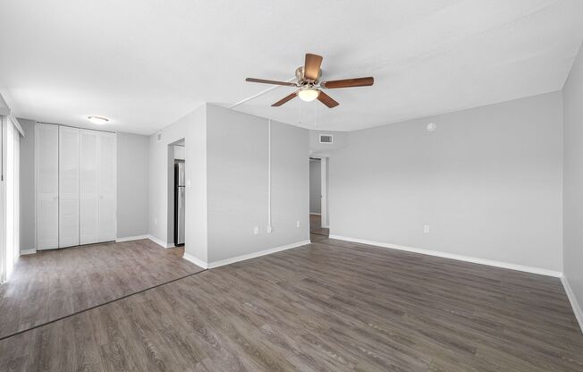 2 beds, 1 bath, 740 sqft, $1,395, Unit 211