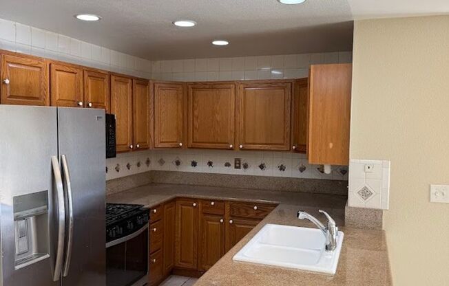 Beautiful 3 Bedroom, 2 Bathroom, Simi Valley Condominium, Ready for Move-In!