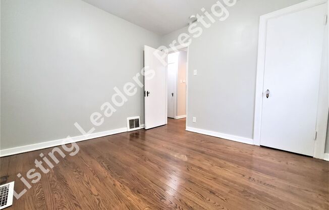 2 beds, 1 bath, $875