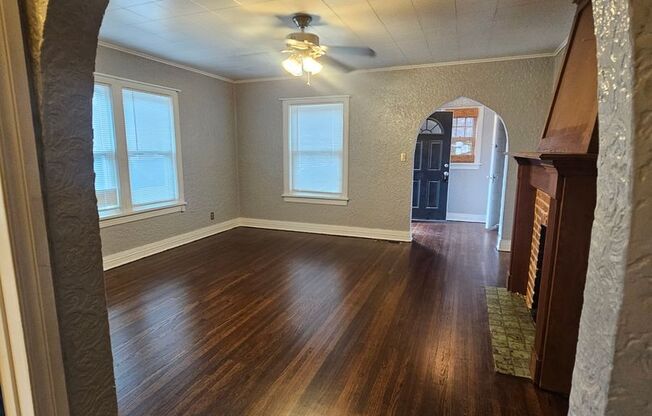 2 beds, 1 bath, 1,200 sqft, $1,250, Unit 1115 S Gary Pl