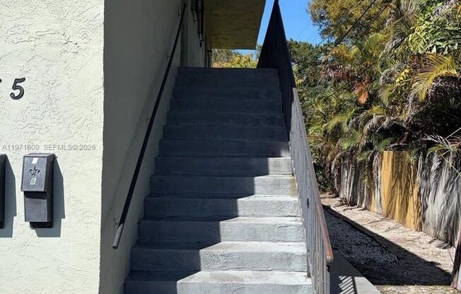 35 NE 13TH ST # 1-2 FORT LAUDERDALE, FL 33304