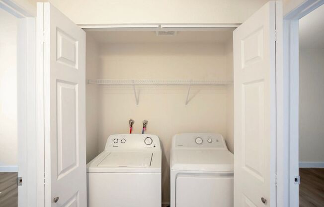 3 beds, 2 baths, $1,595, Unit Building #11