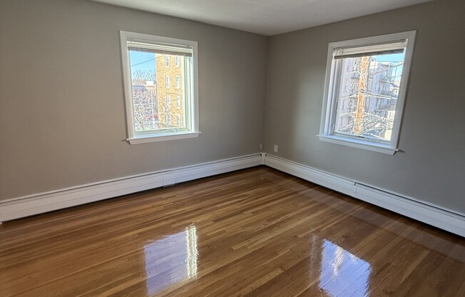 2 beds, 1 bath, $3,400, Unit 31