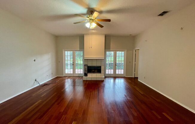 3 Bedroom 2 Bath Home in Pebble Creek Community!