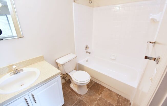 2 beds, 2.5 baths, 1,088 sqft, $1,425, Unit CW1303