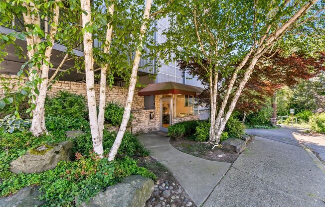 Spacious 1 bed/1bath.  Heat included in rent!  Off Street parking included.