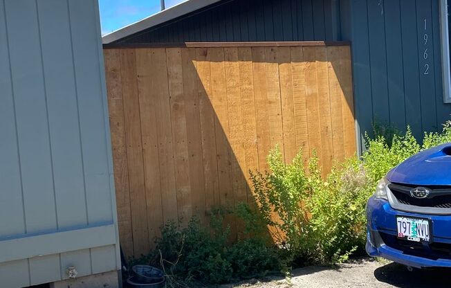 2 beds, 1 bath, 800 sqft, $1,400, Unit Mar1964