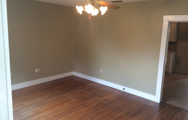 3 beds, 2 baths, $1,100