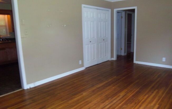 105 Lealand Dr
