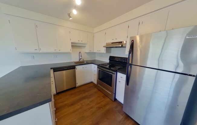 2 beds, 1.5 baths, 1,027 sqft, $1,625, Unit #10