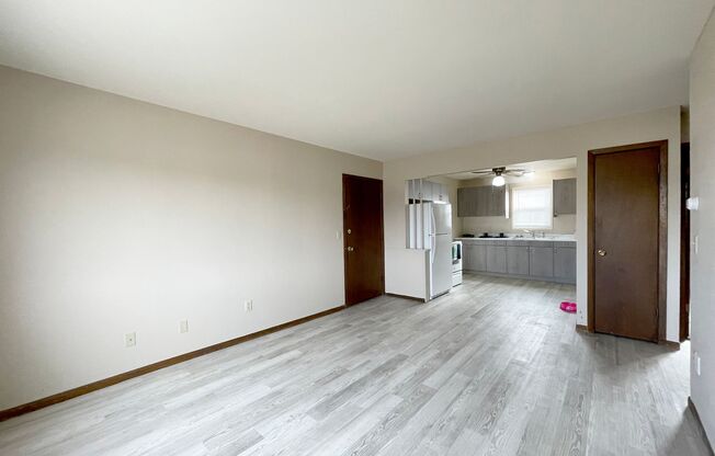 Twin Villas - Great SE Location! Pet Friendly, Free WiFi! Heat Paid!
