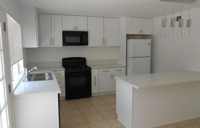 Single Story Home w/4 Bedrooms in Spring Valley