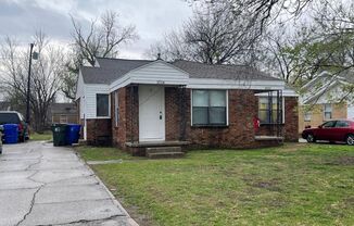 1 Bed 1 Bath Duplex For Lease August 3!