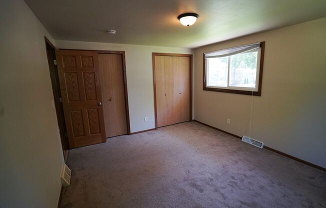 2 beds, 1 bath, $1,595