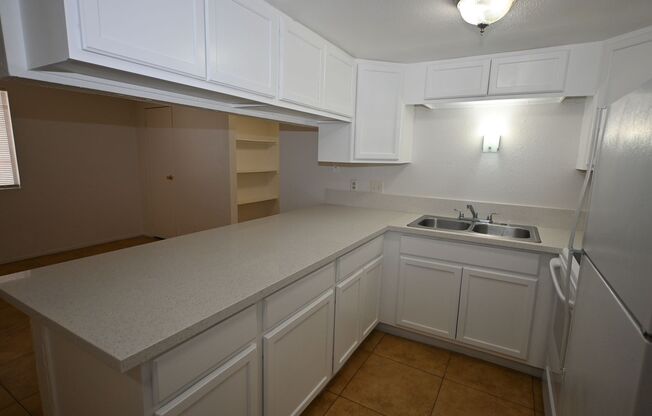 302 Eastminister -RECENTLY REMOMDELED KITCHEN - 2 BED Apartment -Downstairs -  NO PETS -