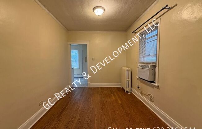 2415 HASTINGS AVE