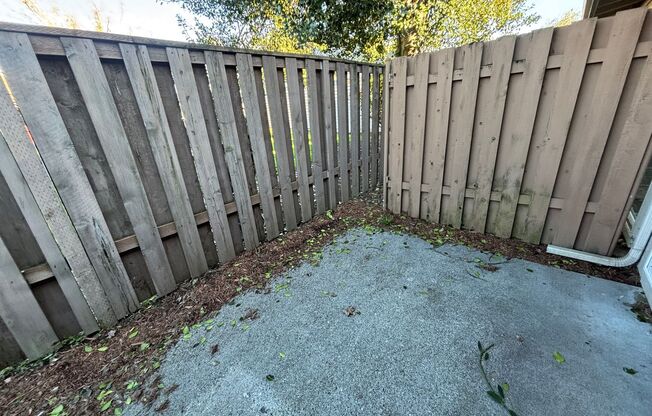 2 beds, 1 bath, 845 sqft, $1,625, Unit 28