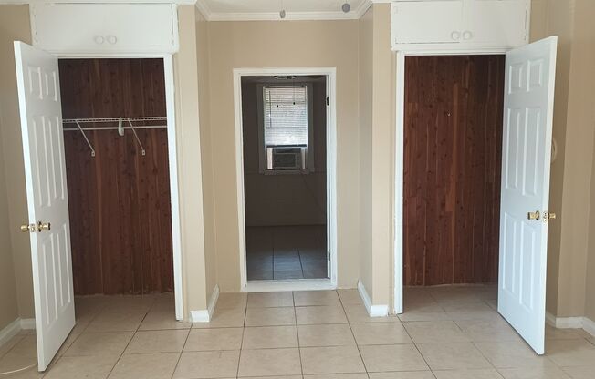 2 beds, 1 bath, $1,100, Unit #3