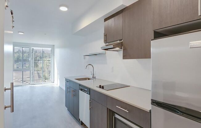 Studio, 1 bath, 300 sqft, $1,395, Unit 204