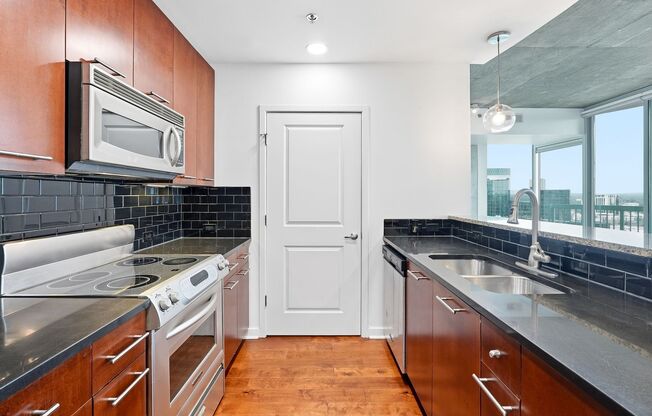 2 beds, 2 baths, $3,295, Unit UNIT 2001