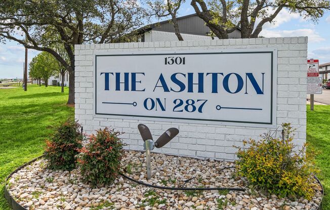 2 beds, 1 bath, $1,475, Unit 119