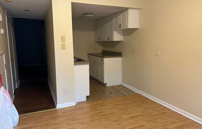 2 beds, 1.5 baths, $750, Unit 2