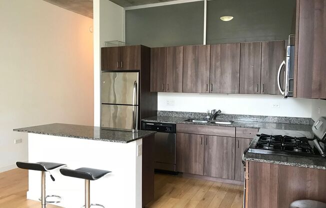 High floor 2b2b unit right by Westloop