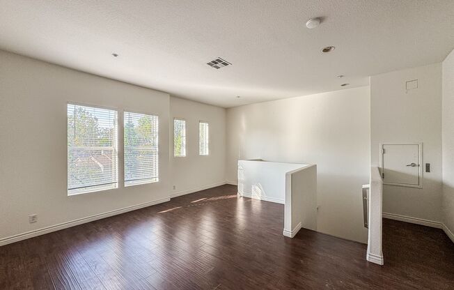 Beautiful 3 Bd/2Ba Spacious Home in Fullerton w/AC and Ample Community Amenities!