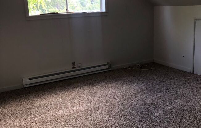 Campus 4 bedroom Available in December