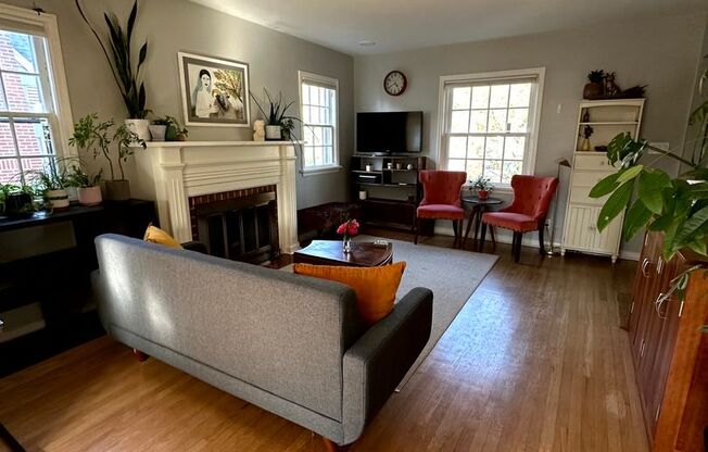 Charming Fully Furnished Bungalow Rental with Modern Amenities in Roseway!