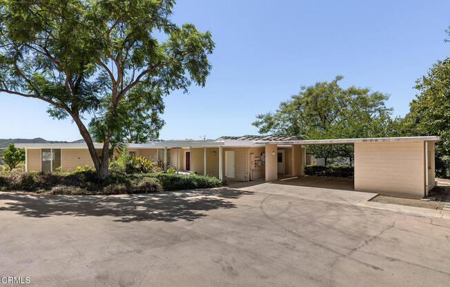 2075 LINDA FLORA DR