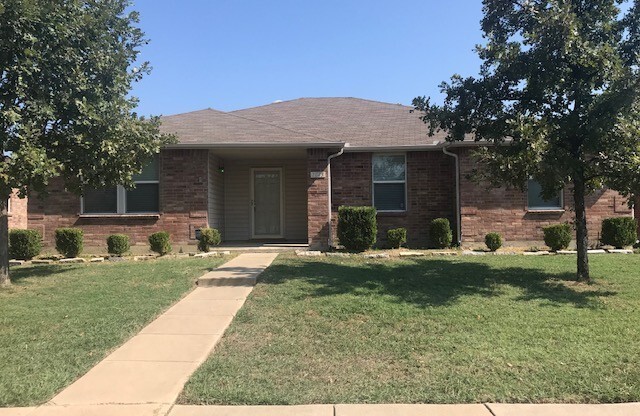 Very nice single story home in Mesquite
