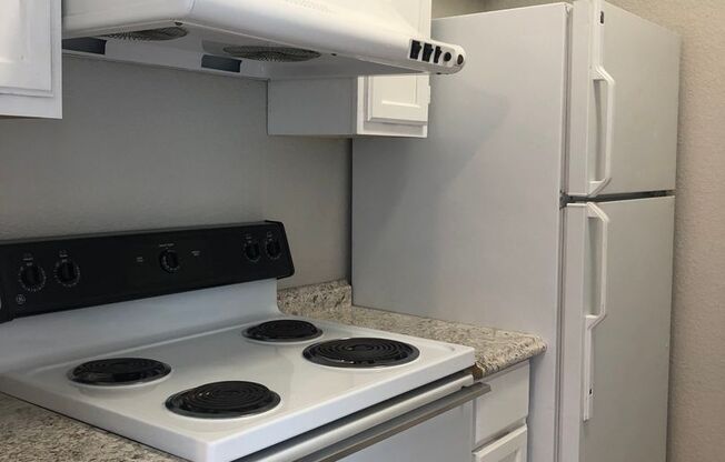 Studio, 1 bath, 450 sqft, $895, Unit 305