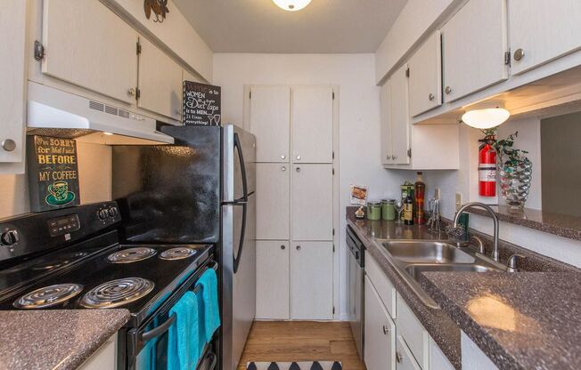 1 bed, 1.5 baths, 711 sqft, $939