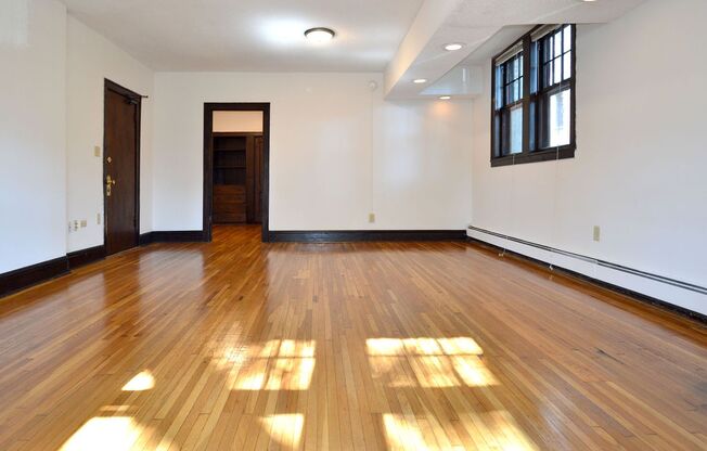 1 bed, 1 bath, 410 sqft, $945, Unit 7 - B