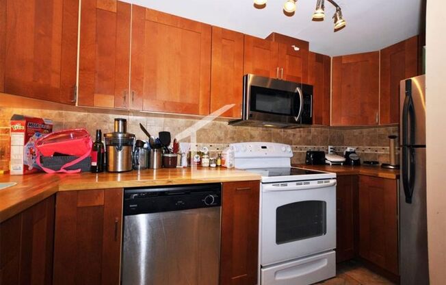 Gorgeous three bedroom, private entrance, Large bedrooms