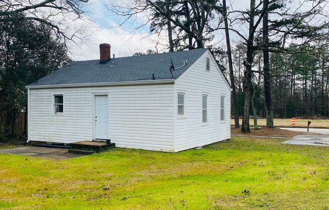 Adorable Bungalow off Hwy 72 near Kroger - Available for Fall 2024