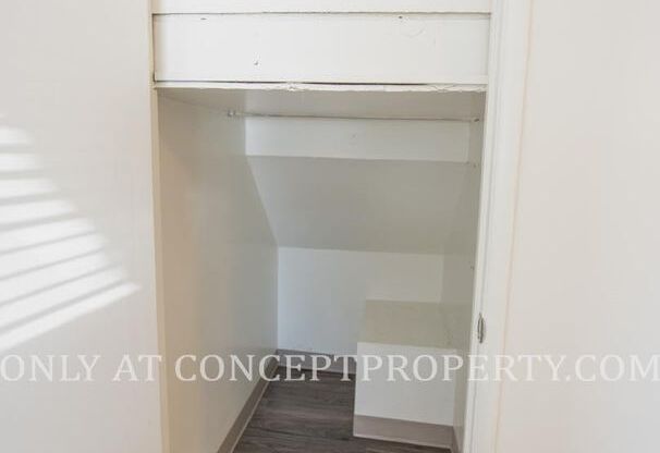 2 beds, 1.5 baths, 1,040 sqft, $1,299, Unit 03