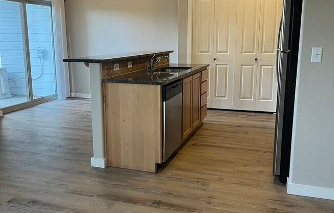 1 bed, 1 bath, 835 sqft, $1,570, Unit B201